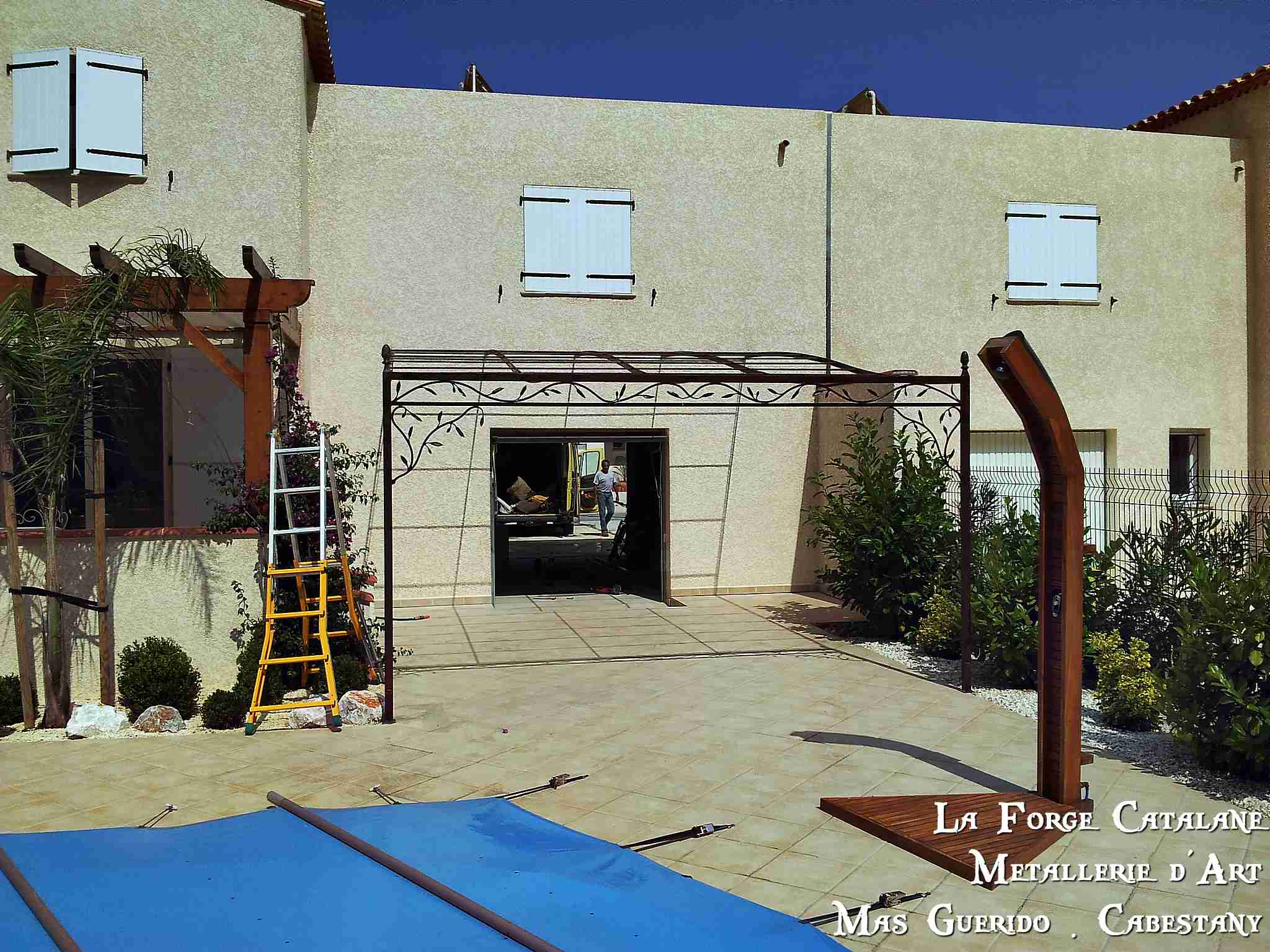 pergola demi chapeau gendarme filants rond frise vegetale fer Forge Catalane Cabestany.jpg